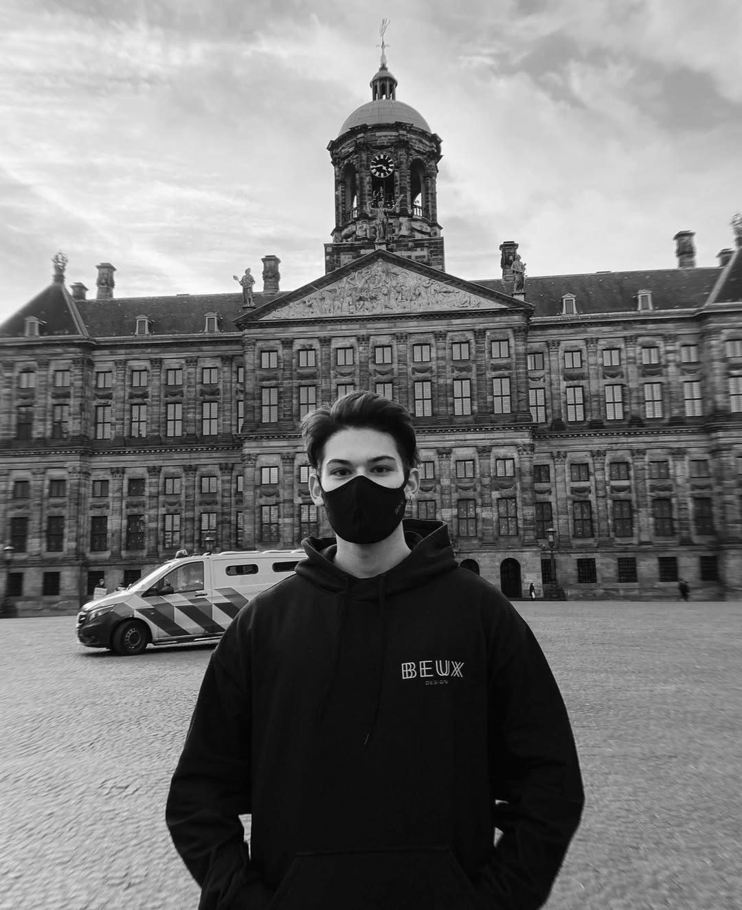 BEUX DESIGN - WC - HOODIE